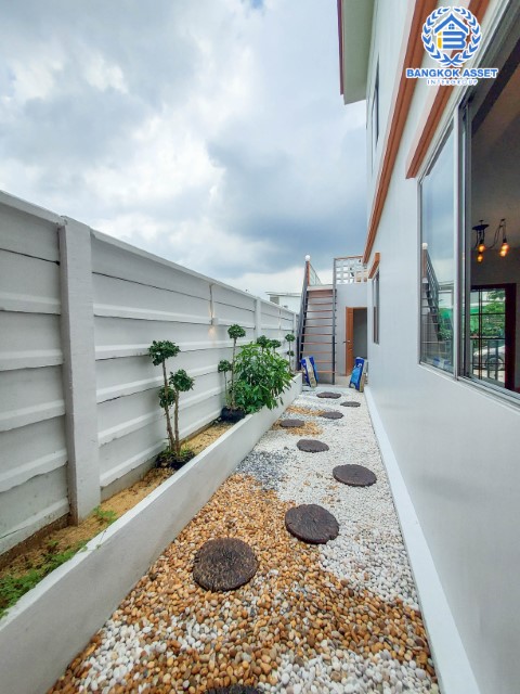 *****ทาวน์เฮ้าส์มือสองย่านปทุมธานี ม.พฤกษา60/1 รังสิต-บางพูน #หลังมุม เนื้อที่กว้างขวางถึง 27 ตร.ว. ฟังก์ชัน 3 ห้องนอน 2 ห้องน้ำ 1 ที่จอดรถ บนทำเลเดินทางสะดวก เชื่อมต่อถนนหลายเส้นทาง เพียง 12 นาทีก็ถึงรถไฟฟ้าสายสีแดง "สถานีรังสิต" ใกล้ฟิวเจอร์พาร์ค และทางด่วน "บางพูน" ราคาถูกสุดในย่านนี้! จองด่วน!